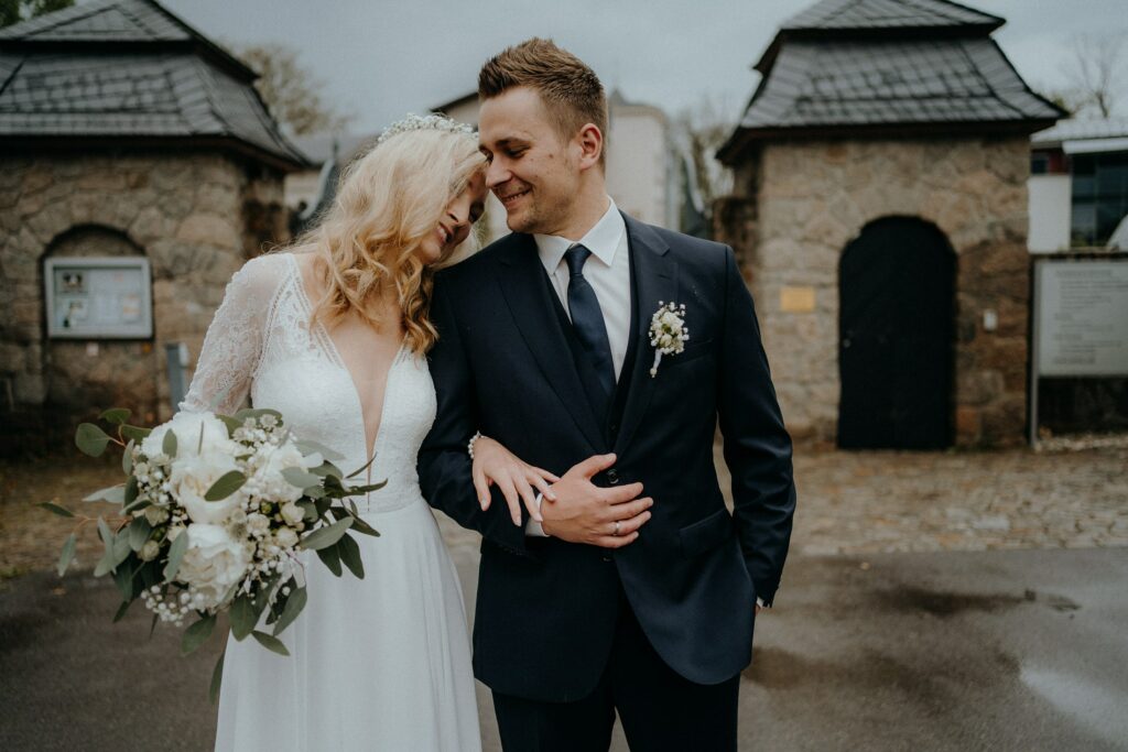 Hochzeitspaar vor dem Herrenhaus Möckern